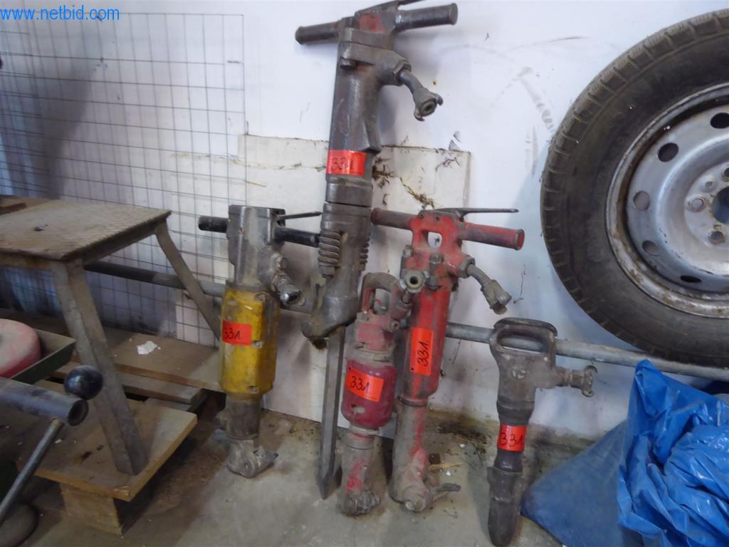 Dobro vzdrževani stroji iz sektorja notranjega oblikovanja in gradbeništva-2