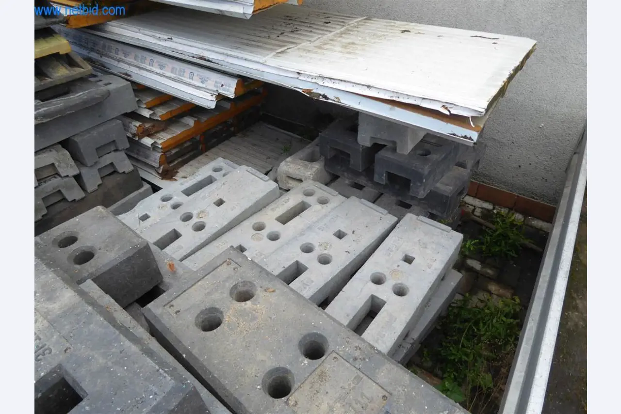 Well-maintained machines from the interior finishing and building trades sector-7