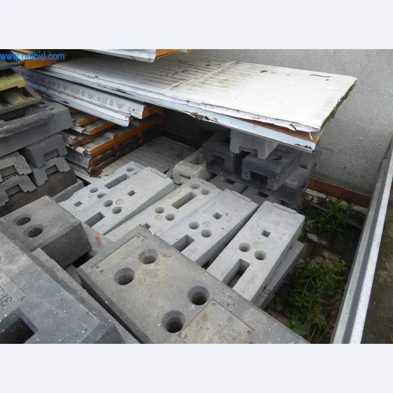 Well-maintained machines from the interior finishing and building trades sector-7