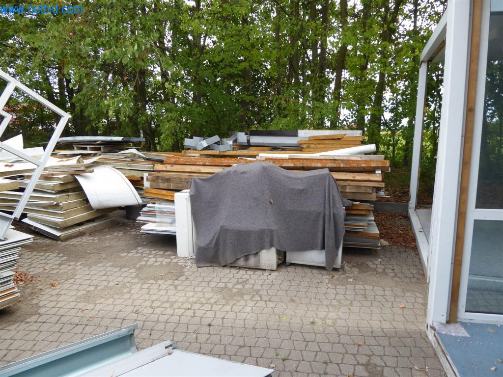 Máquinas bem conservadas do sector da decoração de interiores e da construção-11