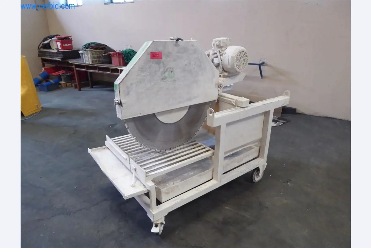 Well-maintained machines from the interior finishing and building trades sector-1