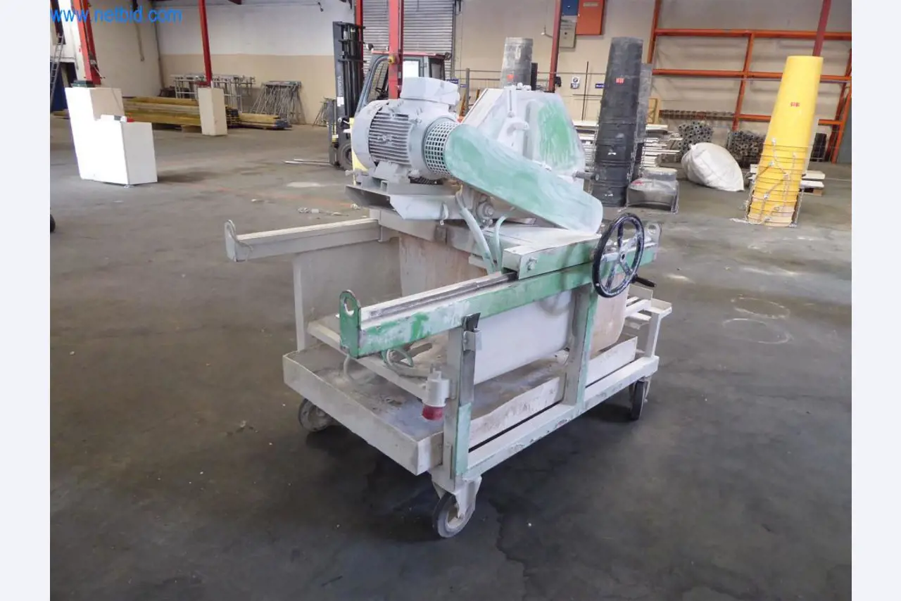 Well-maintained machines from the interior finishing and building trades sector-3