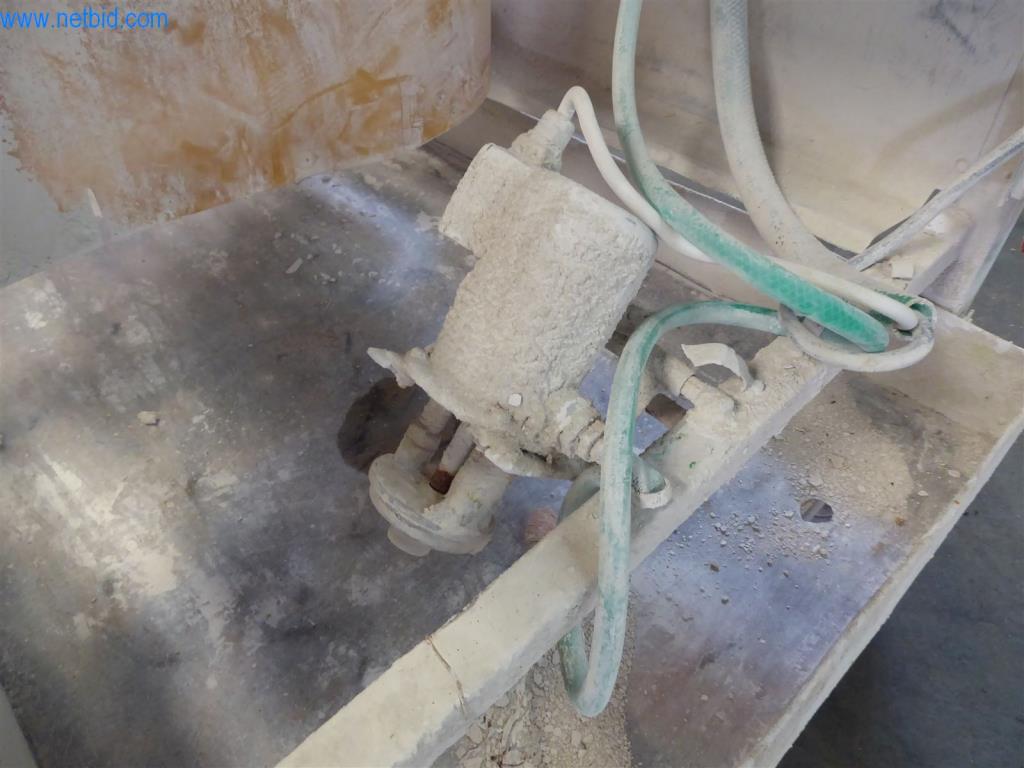 Máquinas bem conservadas do sector da decoração de interiores e da construção-6