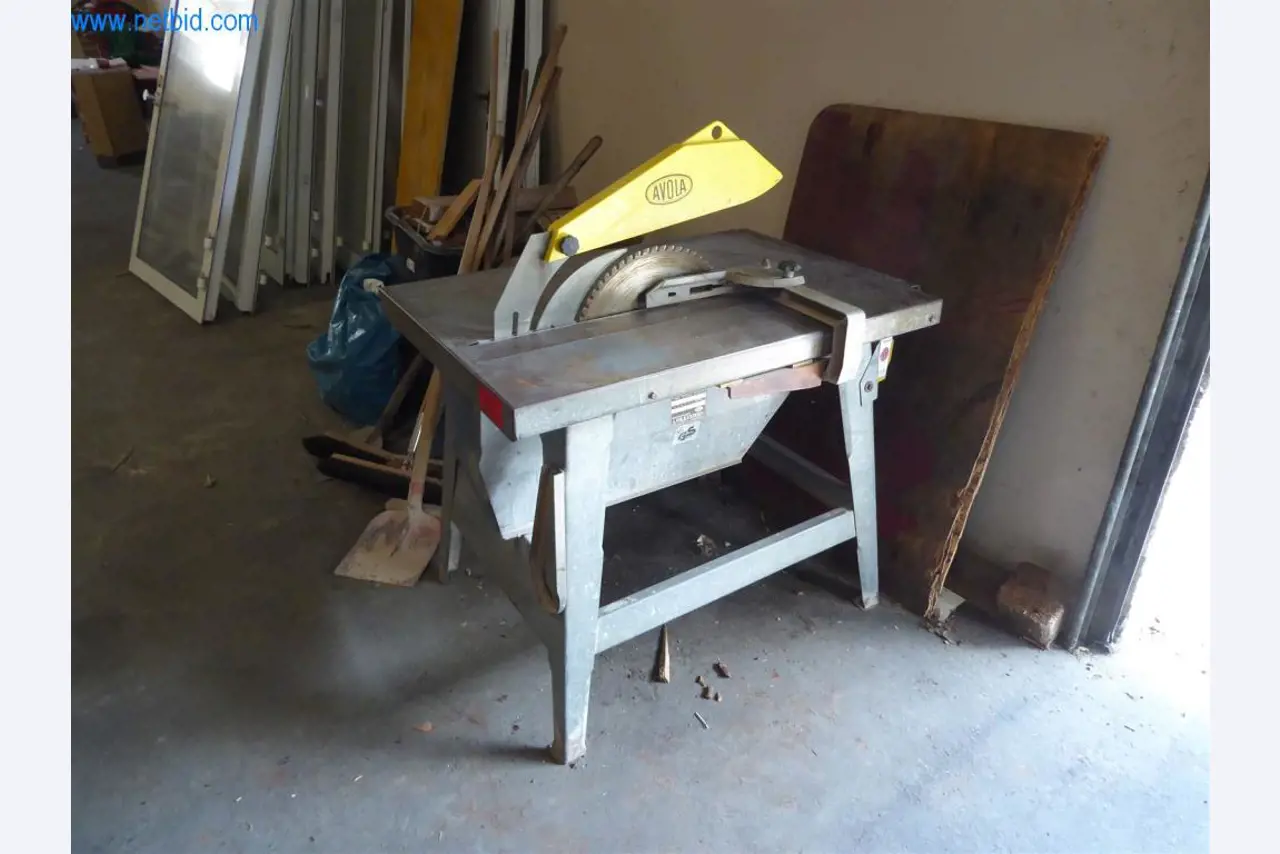 Dobro vzdrževani stroji iz sektorja notranjega oblikovanja in gradbeništva-1