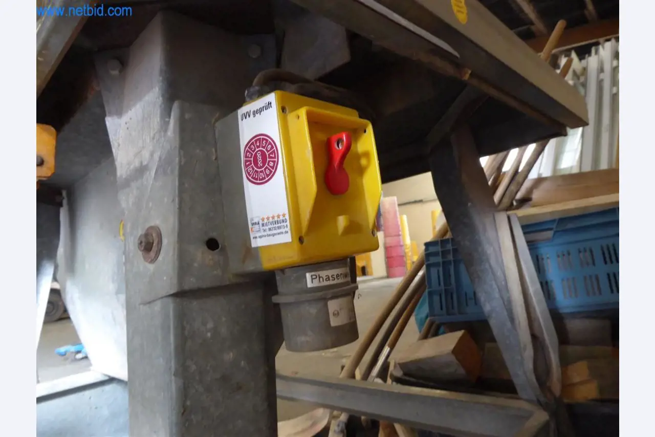 Dobro vzdrževani stroji iz sektorja notranjega oblikovanja in gradbeništva-3