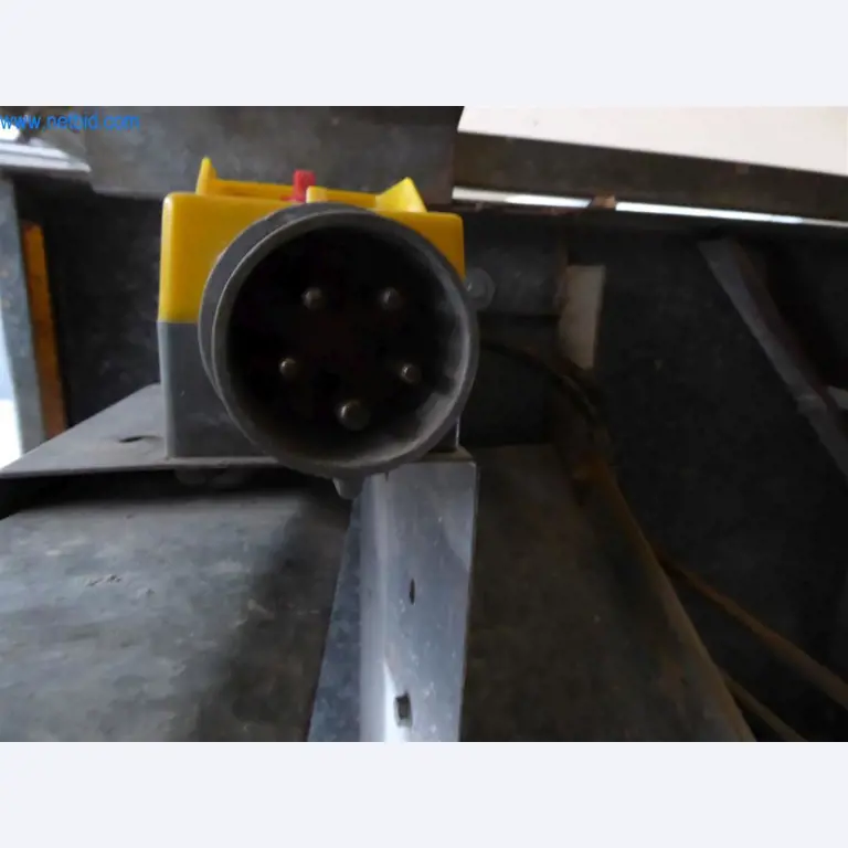 Dobro vzdrževani stroji iz sektorja notranjega oblikovanja in gradbeništva-4