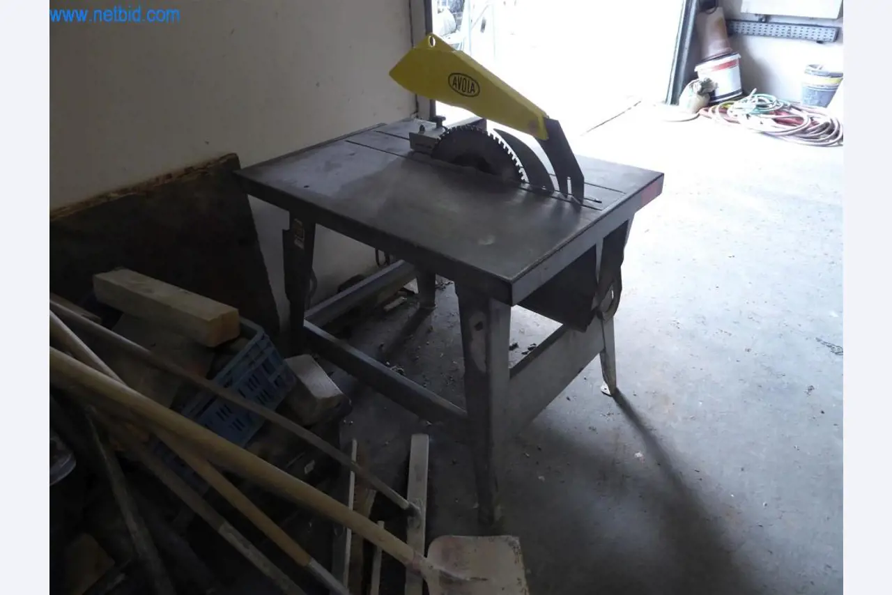 Dobro vzdrževani stroji iz sektorja notranjega oblikovanja in gradbeništva-5