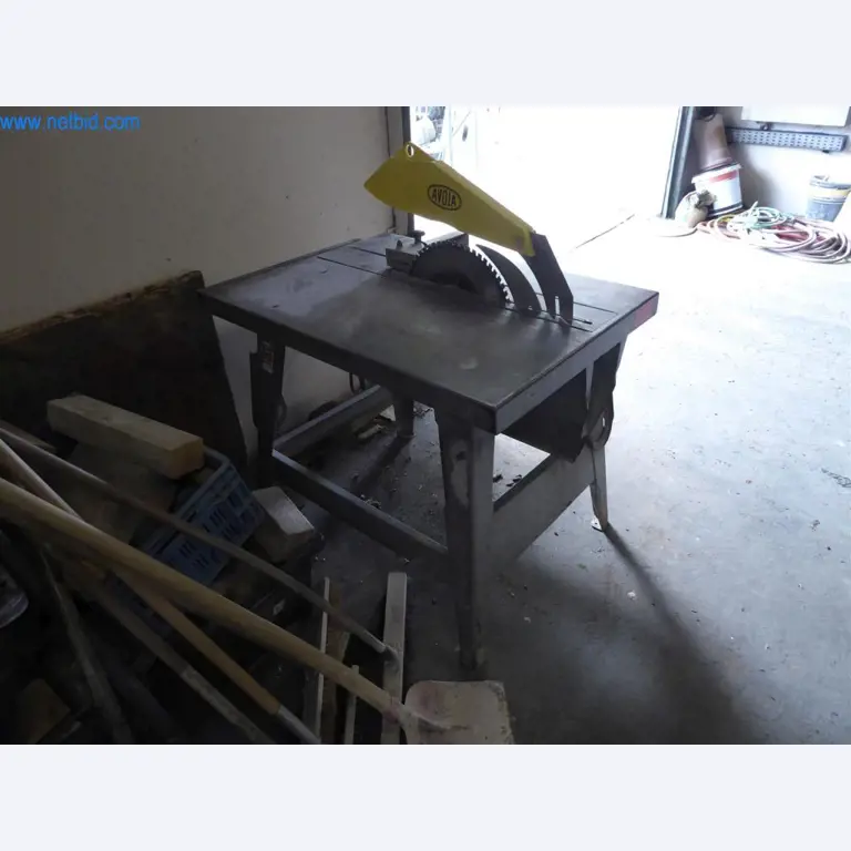 Dobro vzdrževani stroji iz sektorja notranjega oblikovanja in gradbeništva-5