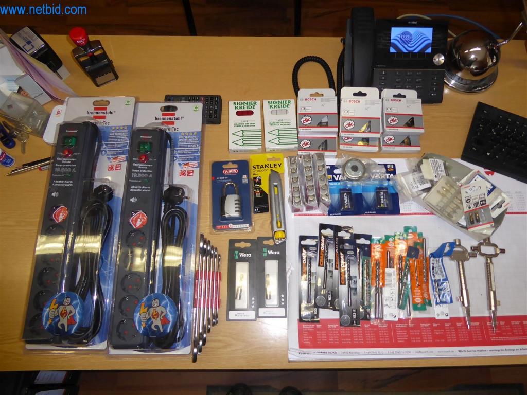 Máquinas bem conservadas do sector da decoração de interiores e da construção-14