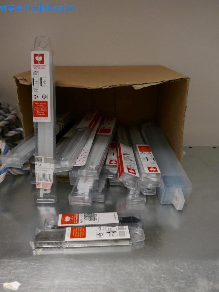 Máquinas bem conservadas do sector da decoração de interiores e da construção-7