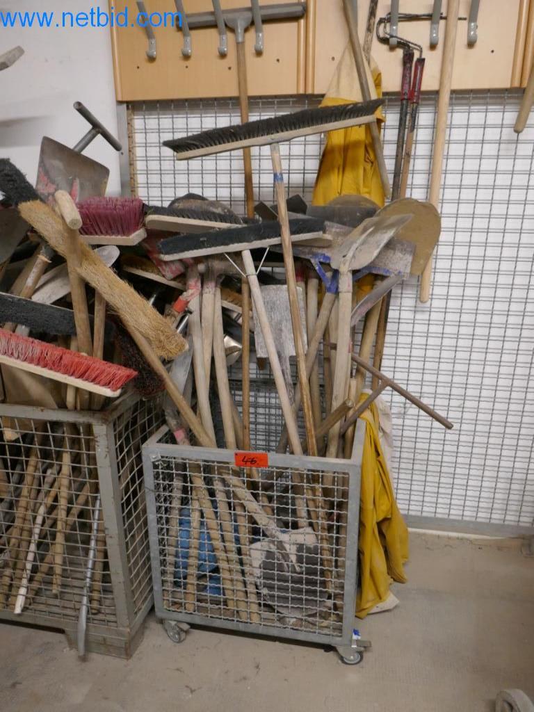 Dobře udržované stroje z oblasti interiérového designu a stavebnictví-2