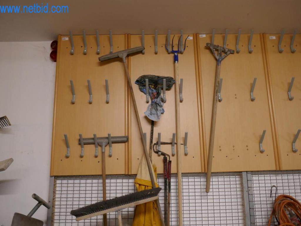 Dobře udržované stroje z oblasti interiérového designu a stavebnictví-3