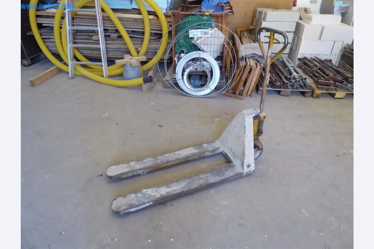 Máquinas en buen estado del sector del diseño de interiores y la construcción-1