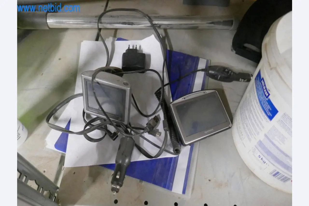 Máquinas en buen estado del sector del diseño de interiores y la construcción-1