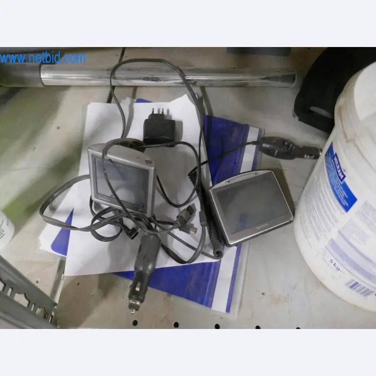 Máquinas en buen estado del sector del diseño de interiores y la construcción-1