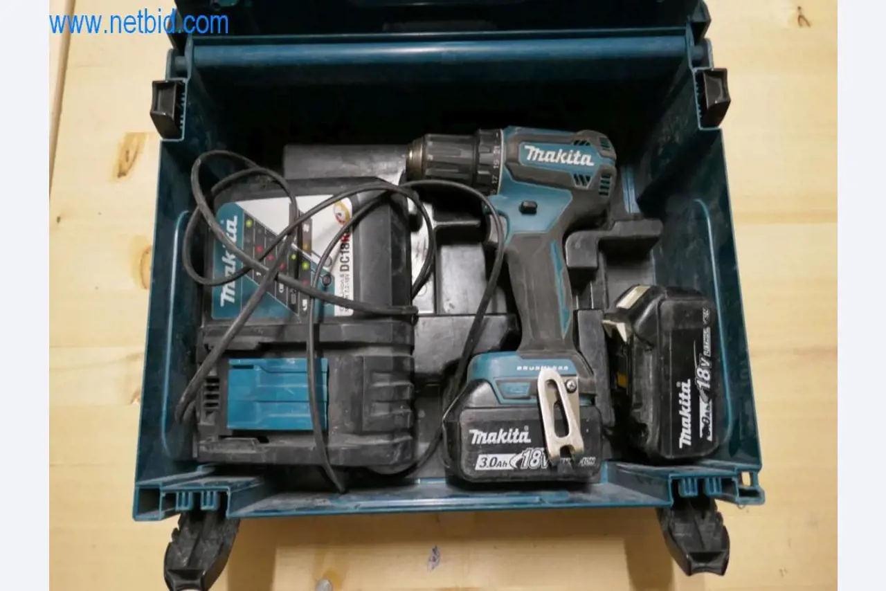 Dobro vzdrževani stroji iz sektorja notranjega oblikovanja in gradbeništva-11