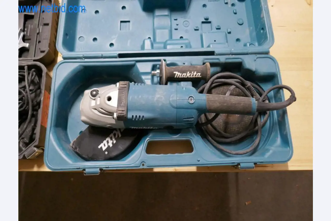 Dobro vzdrževani stroji iz sektorja notranjega oblikovanja in gradbeništva-1