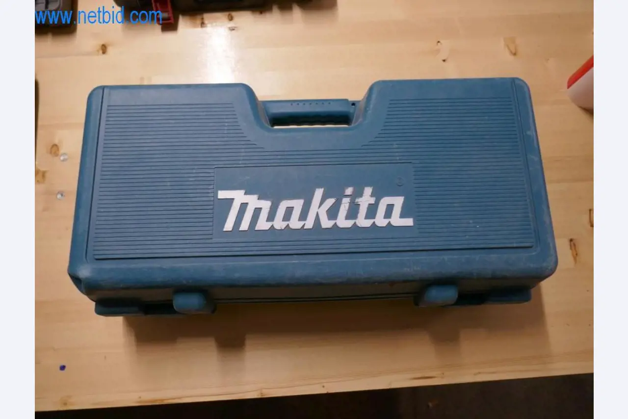 Dobro vzdrževani stroji iz sektorja notranjega oblikovanja in gradbeništva-3