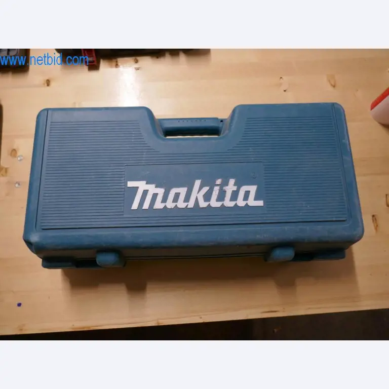 Dobro vzdrževani stroji iz sektorja notranjega oblikovanja in gradbeništva-3