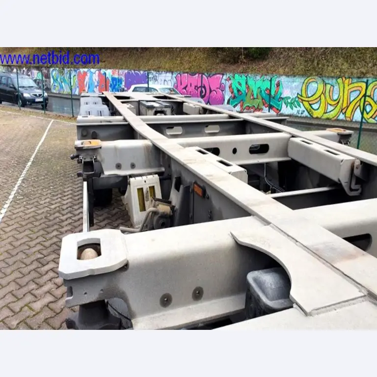 Semirremolques, cabezas tractoras, carretillas elevadoras, cajas móviles-12