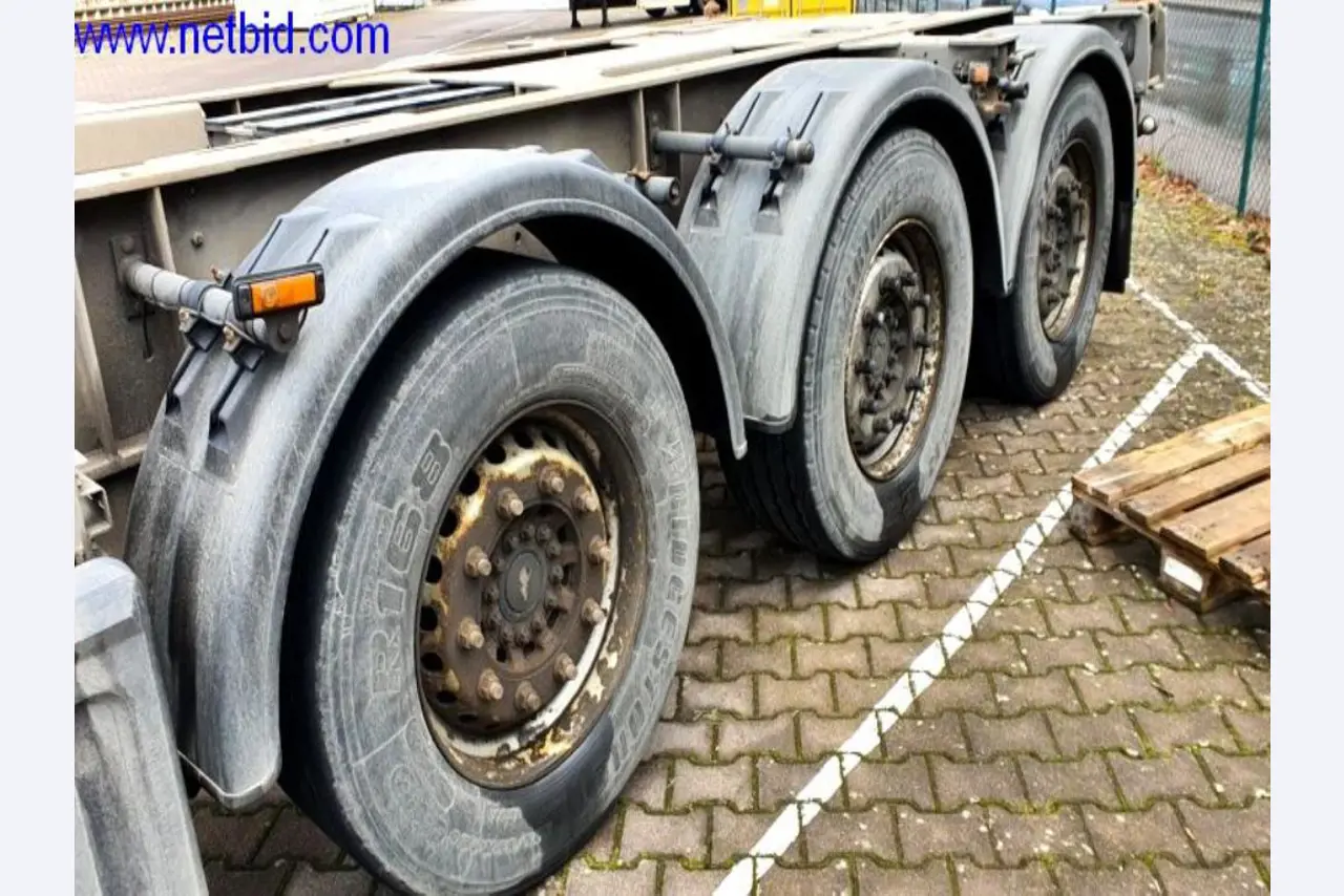 Semirremolques, cabezas tractoras, carretillas elevadoras, cajas móviles-15
