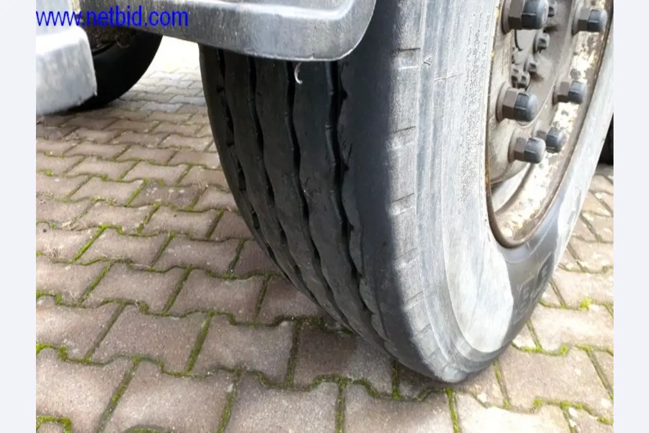 Semirremolques, cabezas tractoras, carretillas elevadoras, cajas móviles-17