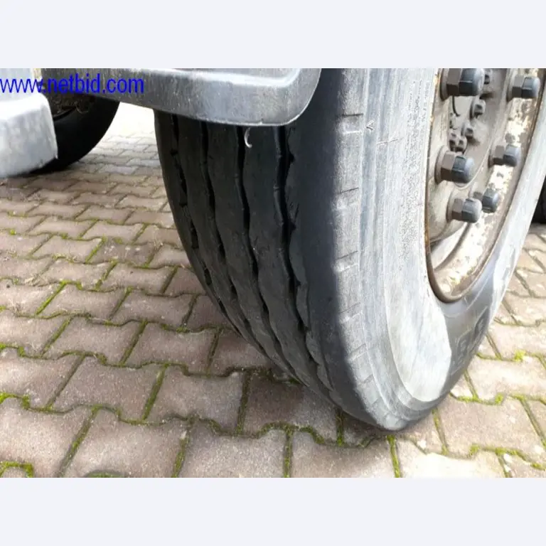 Semirremolques, cabezas tractoras, carretillas elevadoras, cajas móviles-17