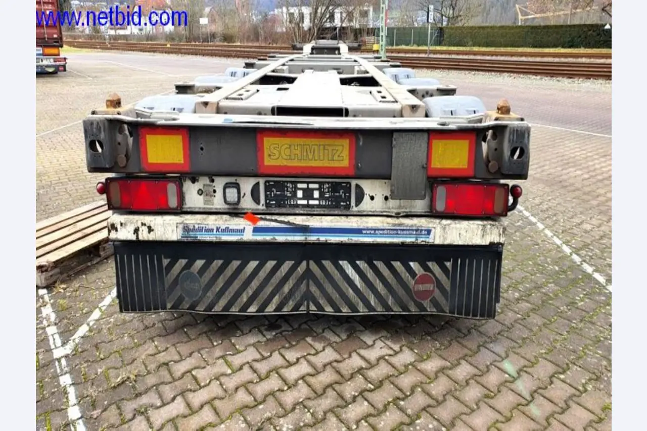 Semirremolques, cabezas tractoras, carretillas elevadoras, cajas móviles-19