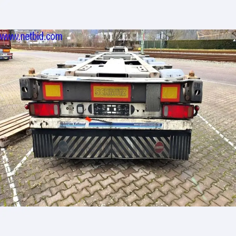 Semirremolques, cabezas tractoras, carretillas elevadoras, cajas móviles-19