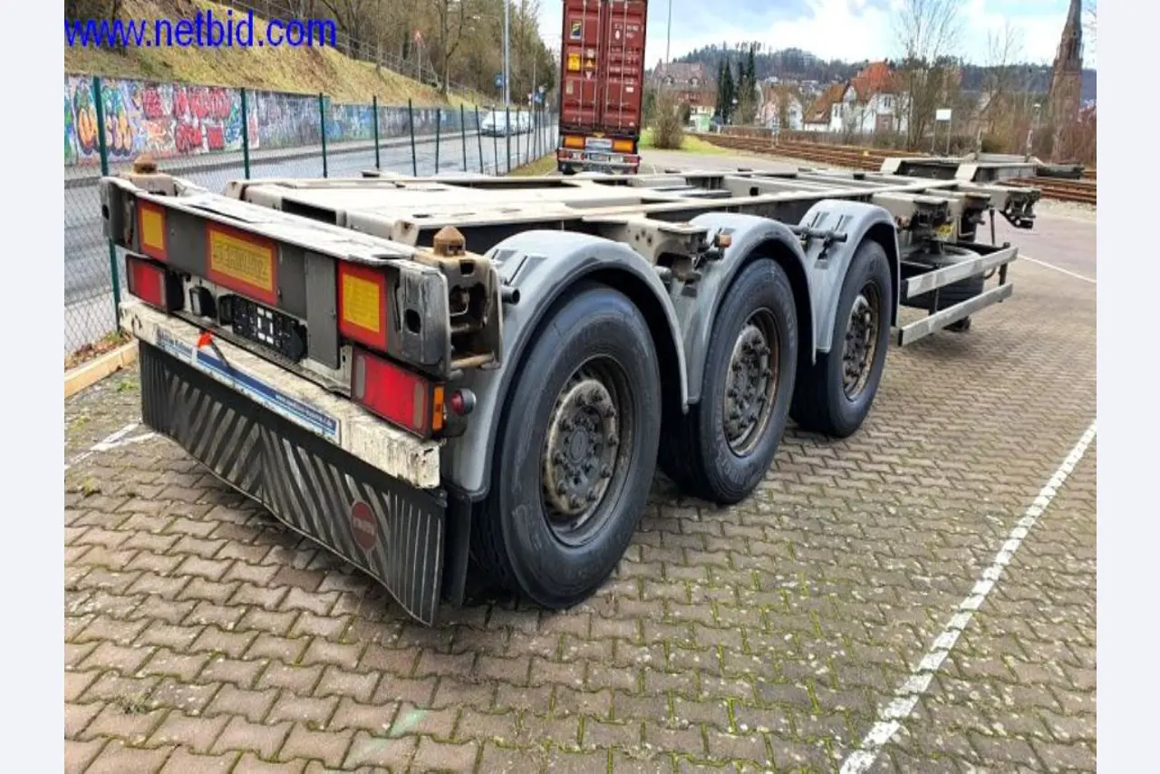 Semirremolques, cabezas tractoras, carretillas elevadoras, cajas móviles-20