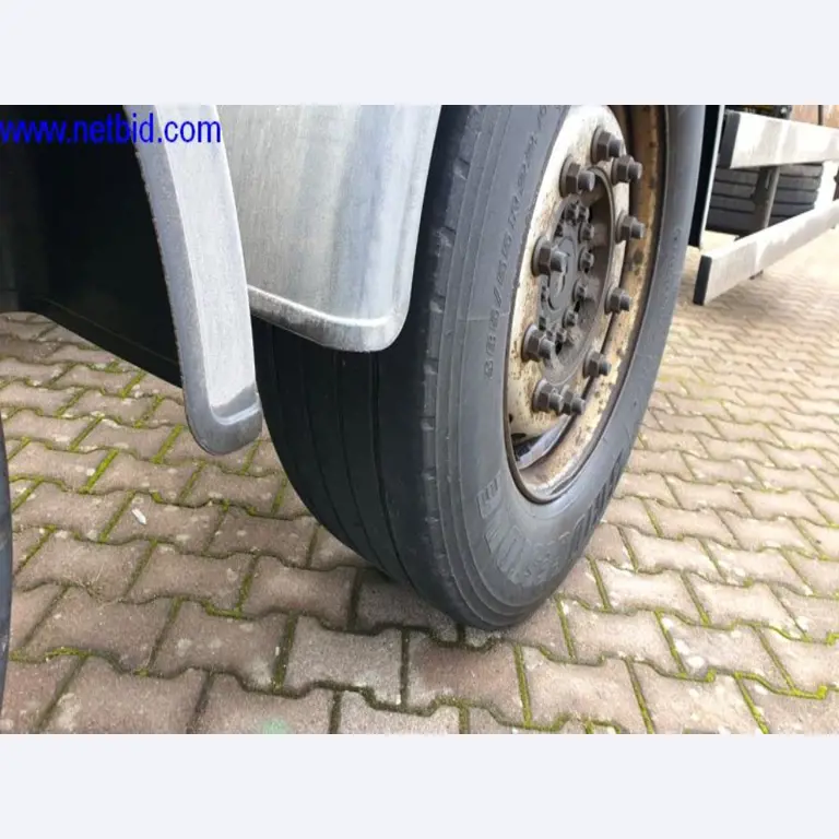 Semirremolques, cabezas tractoras, carretillas elevadoras, cajas móviles-5