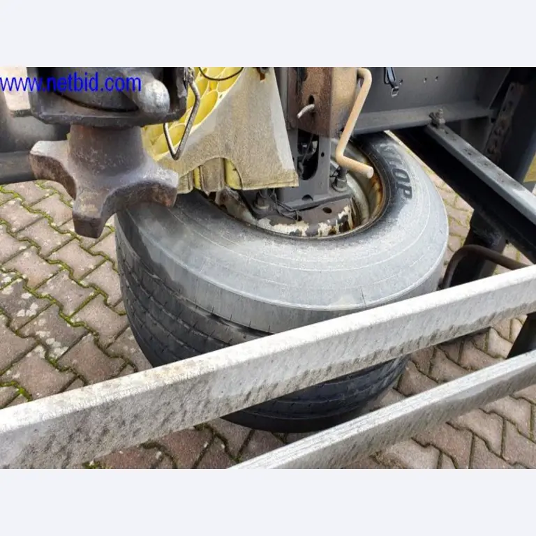 Semirremolques, cabezas tractoras, carretillas elevadoras, cajas móviles-9