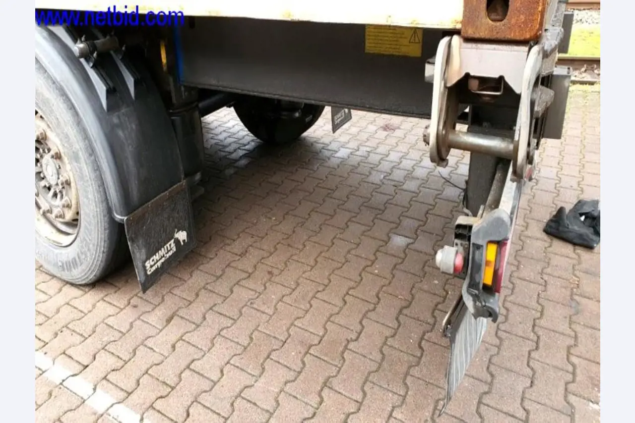 Semirremolques, cabezas tractoras, carretillas elevadoras, cajas móviles-11
