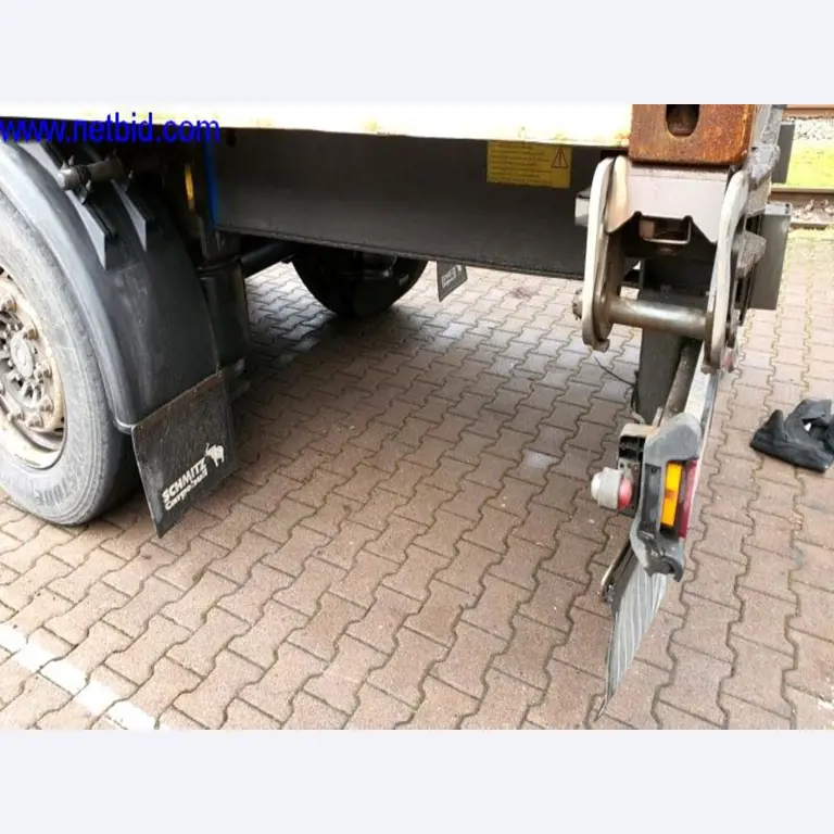 Semirremolques, cabezas tractoras, carretillas elevadoras, cajas móviles-11