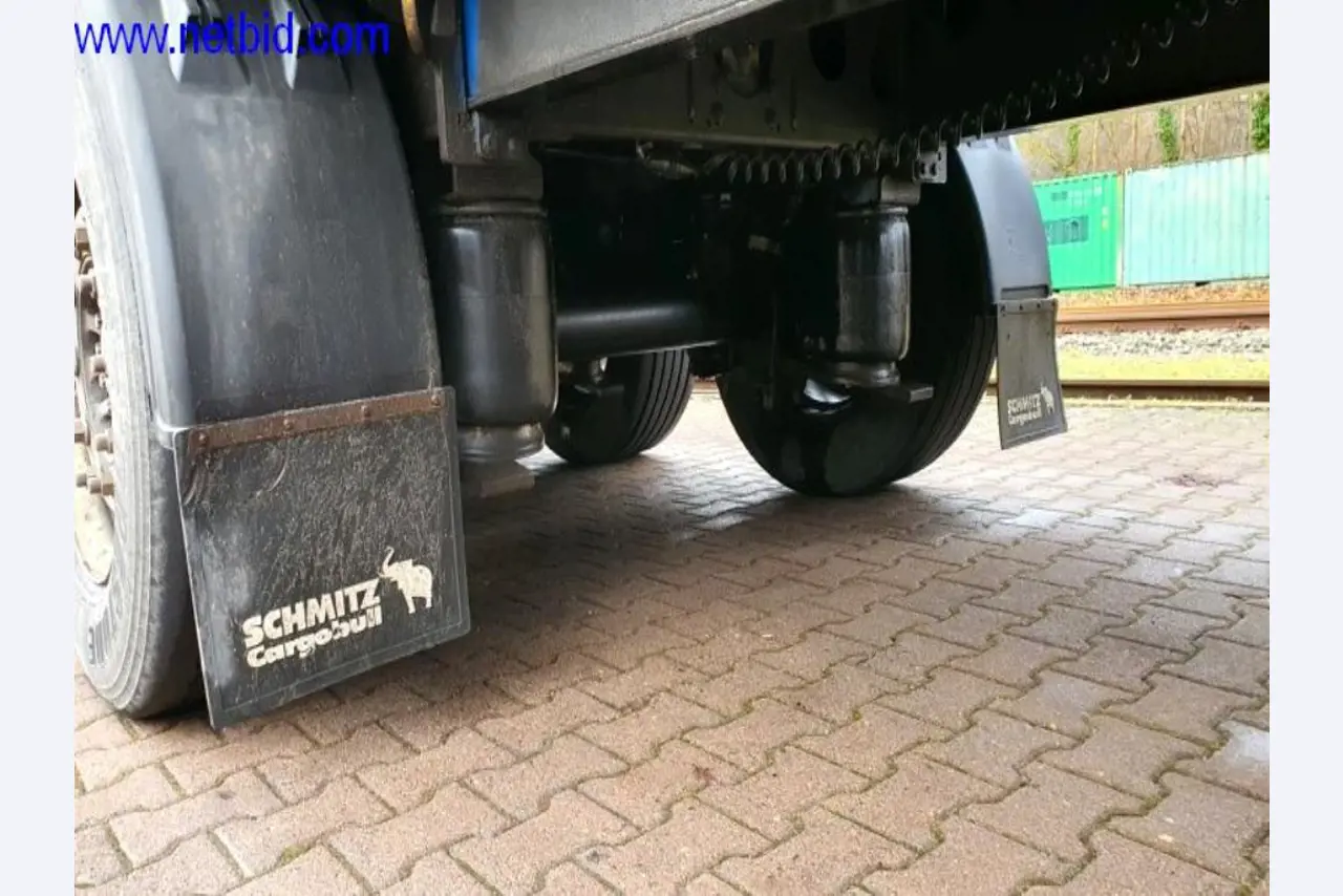 Semirremolques, cabezas tractoras, carretillas elevadoras, cajas móviles-12