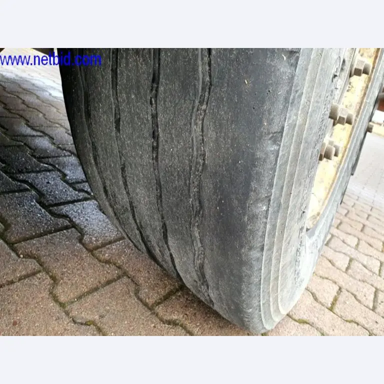 Semirremolques, cabezas tractoras, carretillas elevadoras, cajas móviles-19