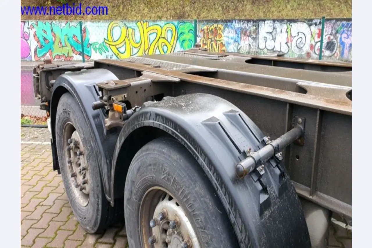 Semirremolques, cabezas tractoras, carretillas elevadoras, cajas móviles-16