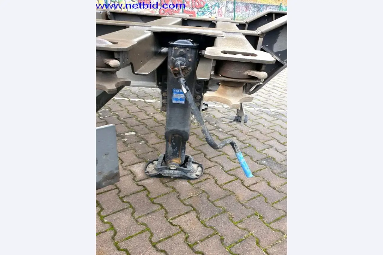 Semirremolques, cabezas tractoras, carretillas elevadoras, cajas móviles-19