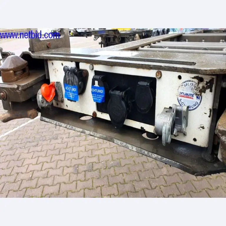 Semirremolques, cabezas tractoras, carretillas elevadoras, cajas móviles-25