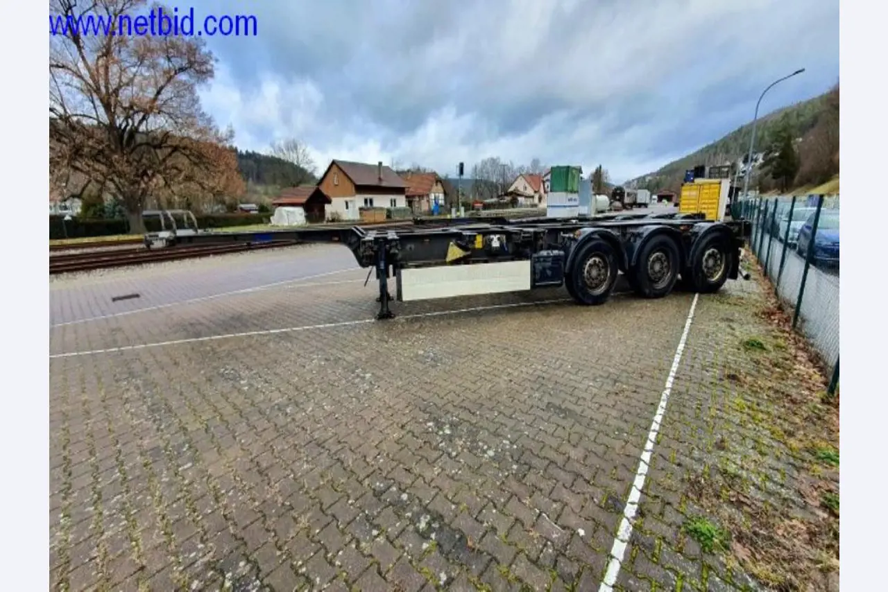 Semirremolques, cabezas tractoras, carretillas elevadoras, cajas móviles-28