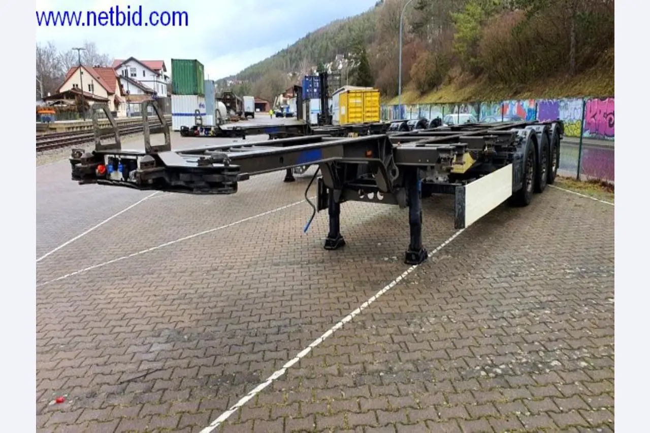 Semirremolques, cabezas tractoras, carretillas elevadoras, cajas móviles-29