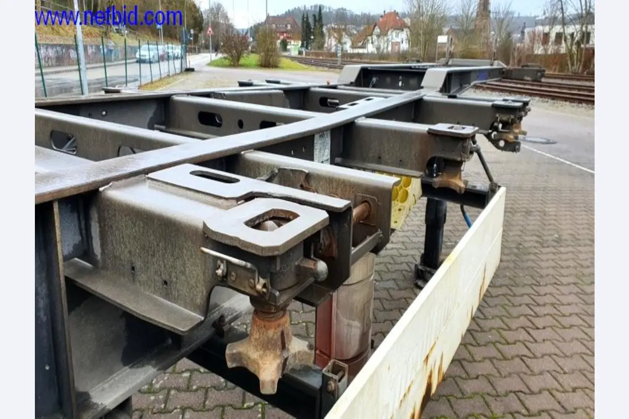 Semirremolques, cabezas tractoras, carretillas elevadoras, cajas móviles-30