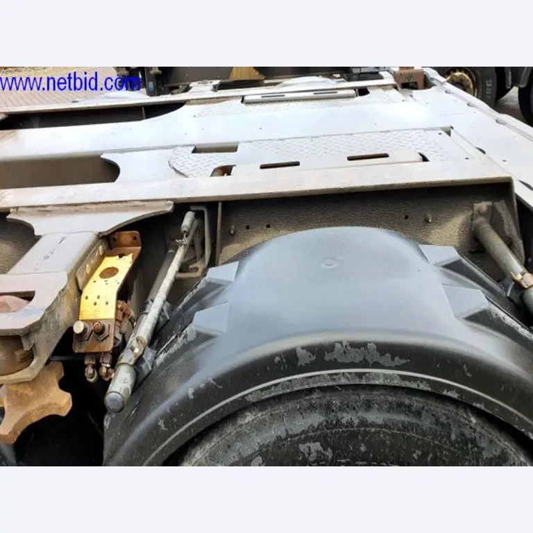 Semirremolques, cabezas tractoras, carretillas elevadoras, cajas móviles-7