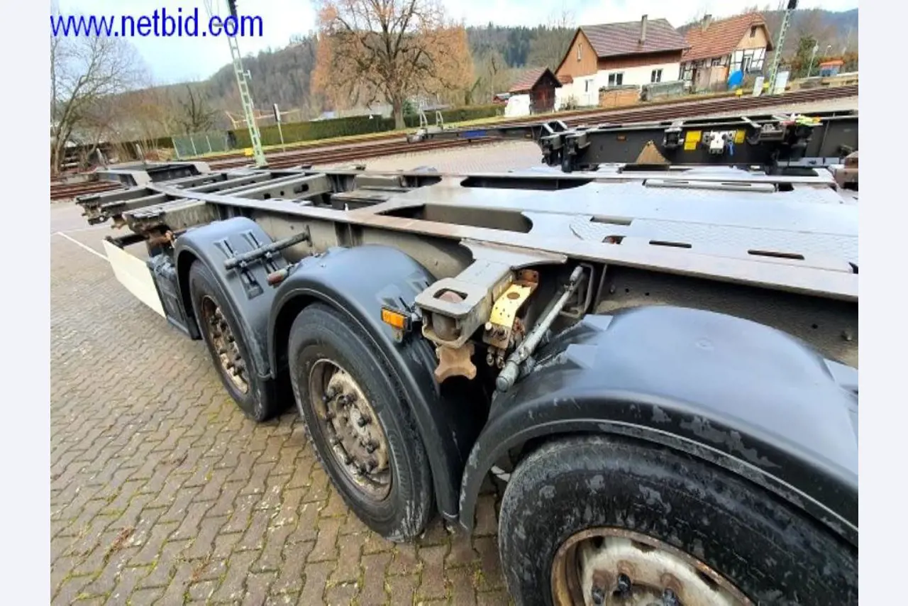 Semirremolques, cabezas tractoras, carretillas elevadoras, cajas móviles-8