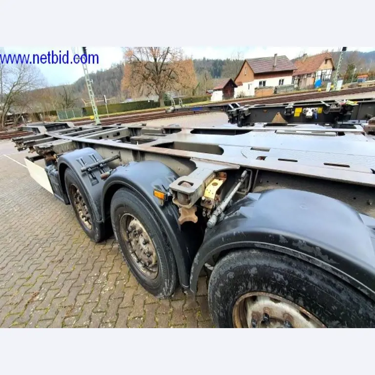 Semirremolques, cabezas tractoras, carretillas elevadoras, cajas móviles-8