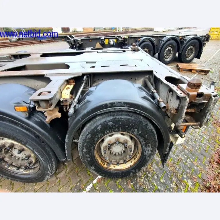 Semirremolques, cabezas tractoras, carretillas elevadoras, cajas móviles-9