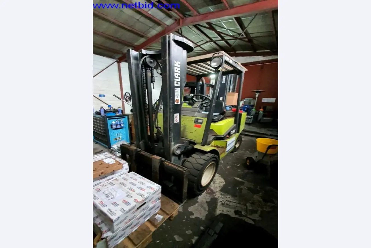 Semirremolques, cabezas tractoras, carretillas elevadoras, cajas móviles-1