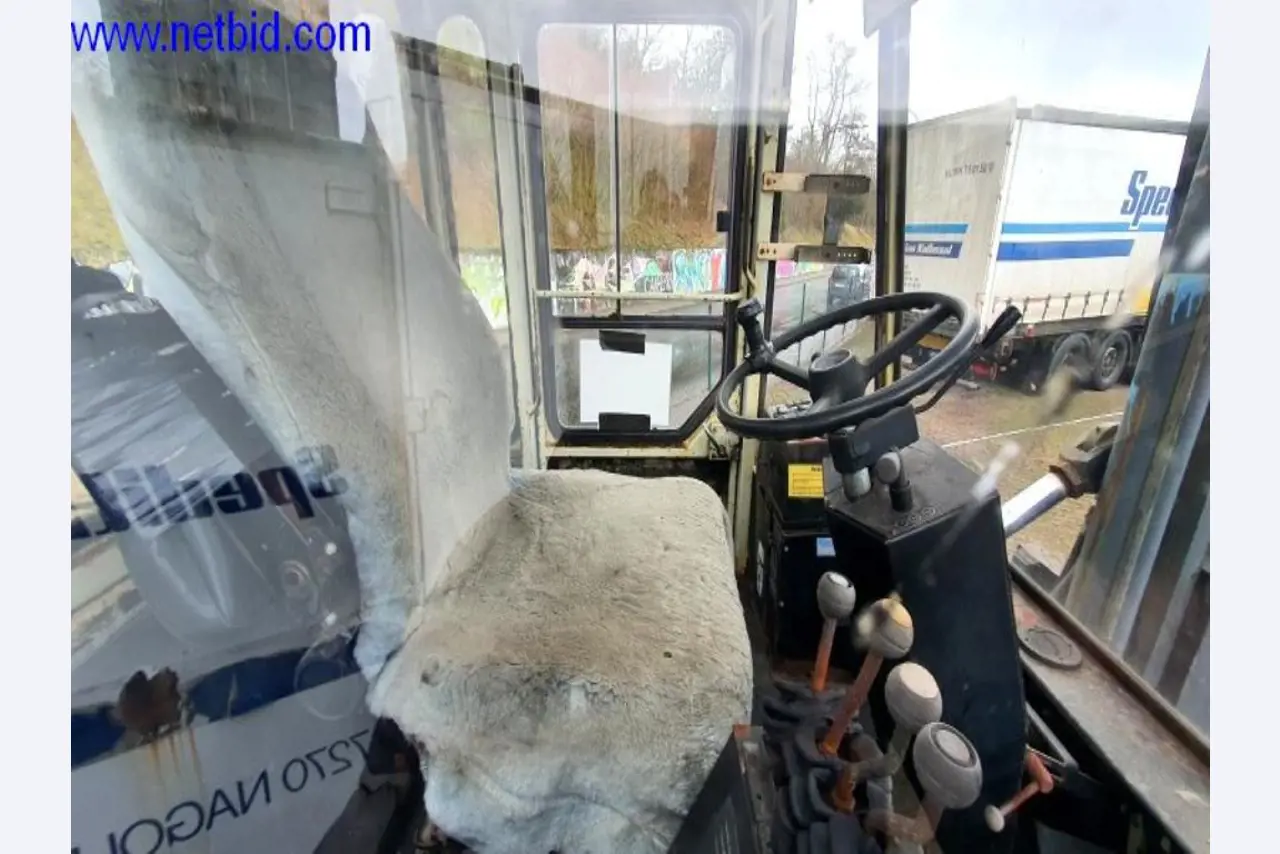 Semi-trailers, tractor units, forklifts, swap bodies-10