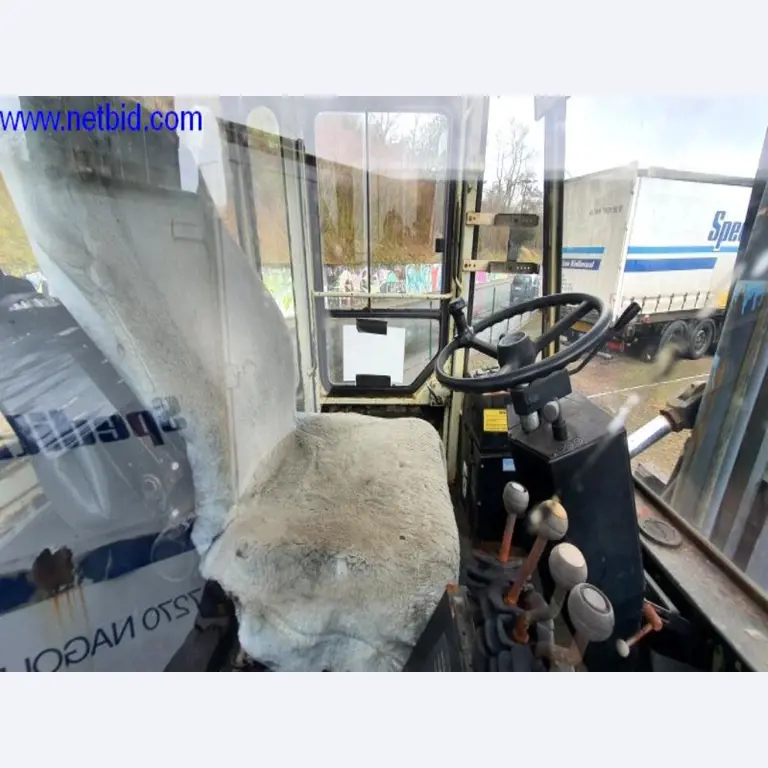 Semi-trailers, tractor units, forklifts, swap bodies-10