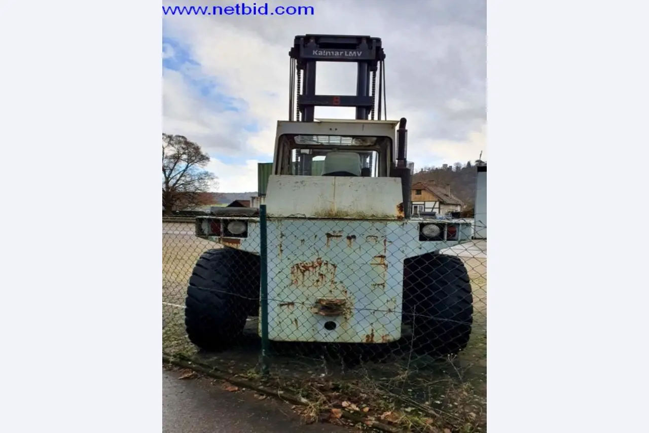 Semi-trailers, tractor units, forklifts, swap bodies-11